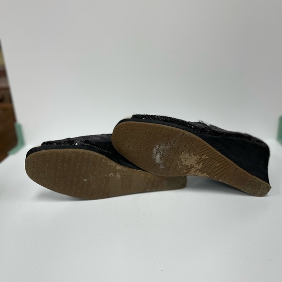 Ron Tomson Black Sequin Wedge Shoes - Picture 3 of 3